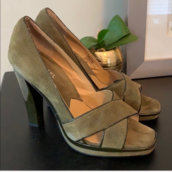 Beautiful Michael Kors Autumn Green Suede Heel 6.5 - Picture 3 of 4